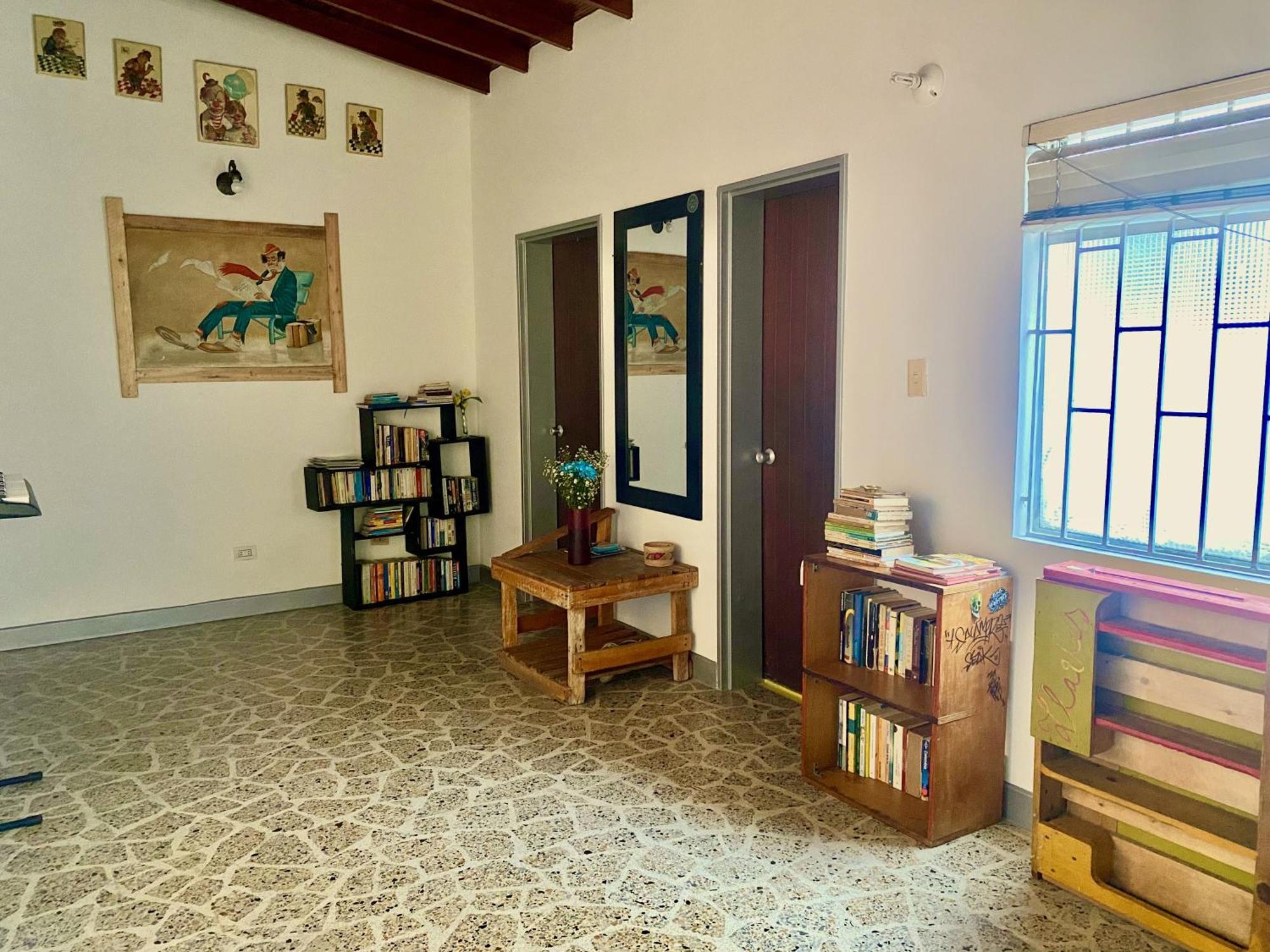 Casa Almarita - Hostal, Bar Y Restaurante ميديلين المظهر الخارجي الصورة